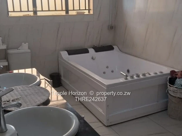 Modern 5-Bed Sandton Park Home with Stylish Kitchen & Borehole