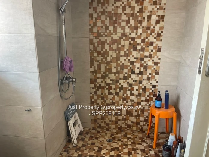 Upper Avenues modern garden flat diplomatic community 