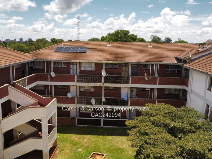 2-Bed Flat in Eastlea: Quiet Courtyard & Borehole (Sole Mandate)