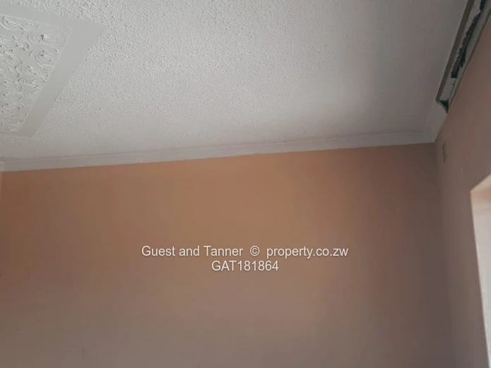 5 Bed House in Mainway Meadows