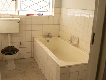 2 Bedroom Flat & Apartment