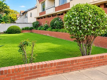 2 Bedroom Flat & Apartment