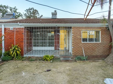 2 Bedroom Flat & Apartment