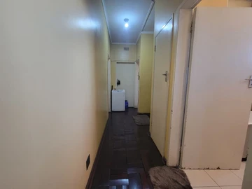 2 Bedroom Flat & Apartment