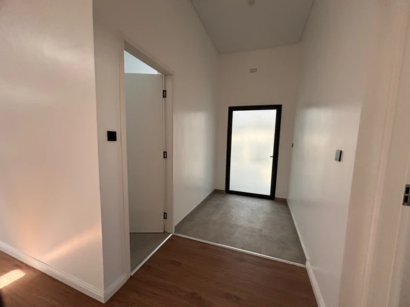 4 Bedroom Flat & Apartment