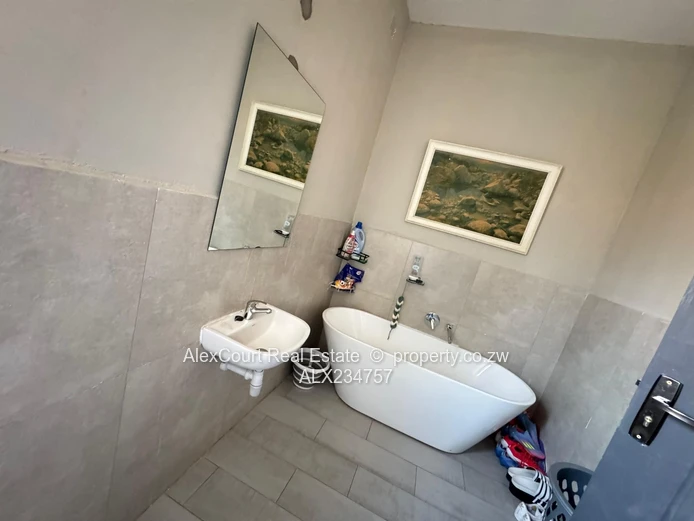 Modern And Spacious Cluster Home in Prime Greendale!