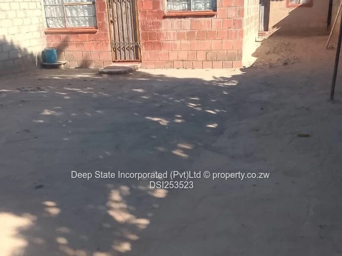 Chitungwiza (Zengeza)core house for sale 