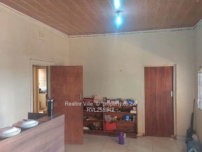Meyrick Park 3-Bed Townhouse Complex with Verandah & Garden