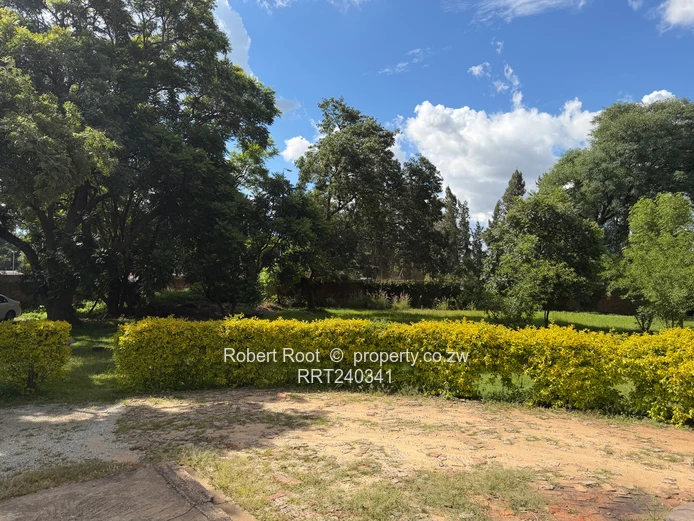 Stunning Road Road Frontage!