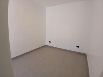 2 Bedroom Flat & Apartment