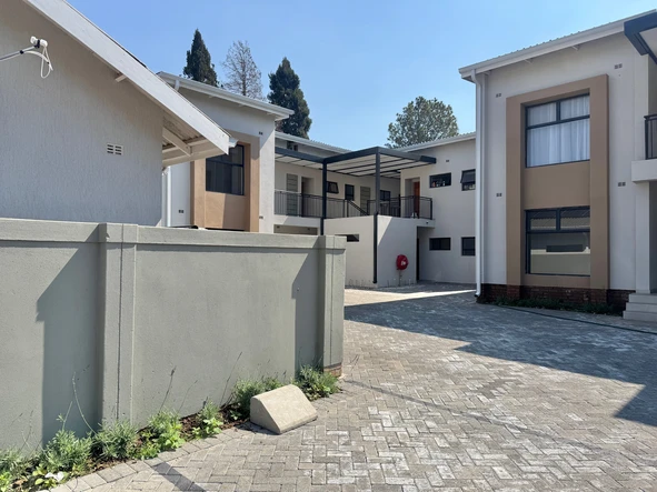 3 Bedroom Flat & Apartment