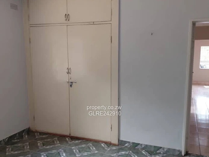 Belvedere 3-Bed Home - Tiled Lounge & Borehole