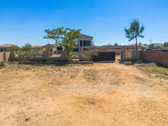 Elizabeth Park Ruwa 1019m² Residential Stand with 2 Cottages 
