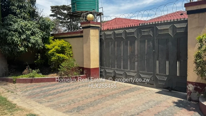 Spacious House For Sale In Zengeza 3 (Sole Mandate)