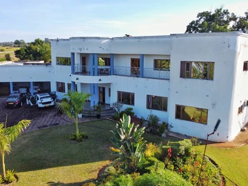8 Bedroom House