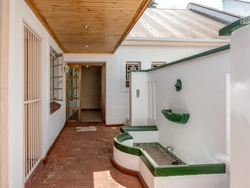 4 Bedroom Garden Flat