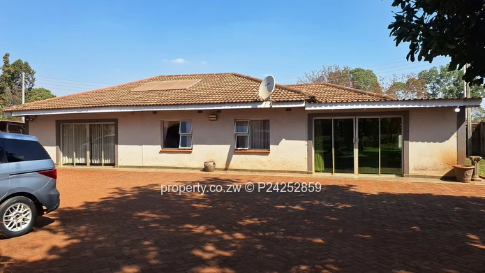 Helensvale, Off Domboshava Road 395K