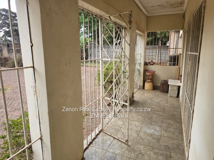 3 Bedroomed House For Sale In Westgate .150k.deeds.1000sqm (Sole Mandate)