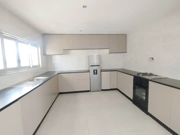 3 Bedroom Flat & Apartment