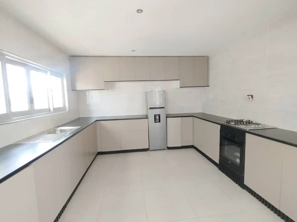 3 Bedroom Flat & Apartment