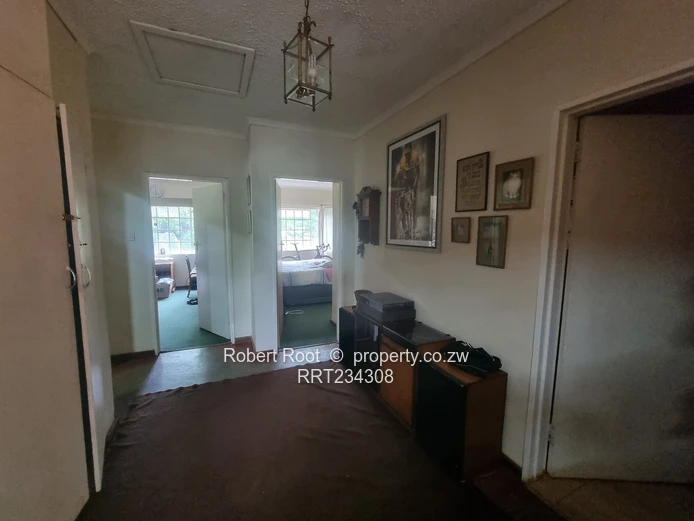 2-Acre Dam-Front Property In Glen Lorne!