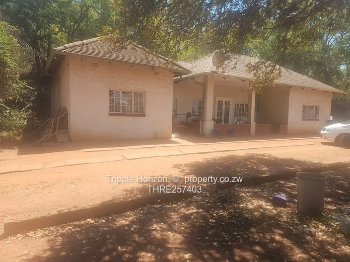 Meyrick Park: 3-Bed Home on 6,988 m² with Verandah