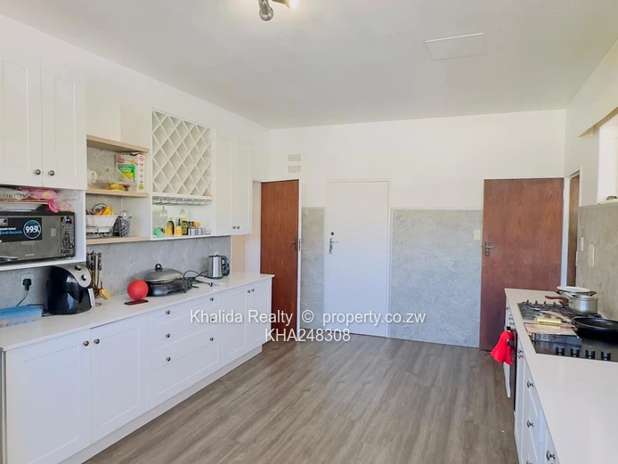 AVONDALE Executive Family Home | US$570k (Sole Mandate)