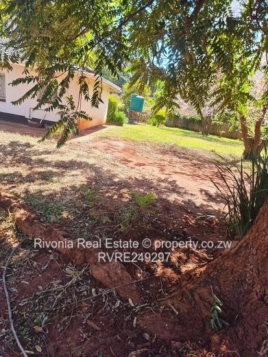 2-Bed Cottage with Spacious Garden & Borehole – Greendale North