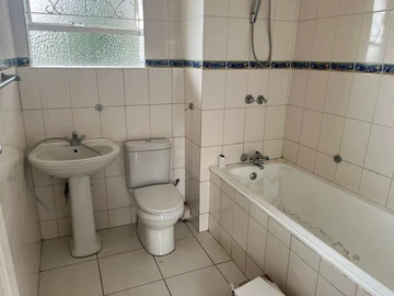 2 Bedroom Flat & Apartment