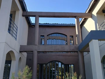6 Bedroom House