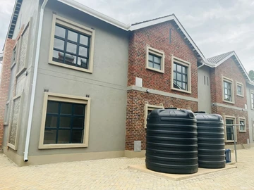 3 Bedroom Flat & Apartment