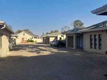 3 Bedroom Flat & Apartment