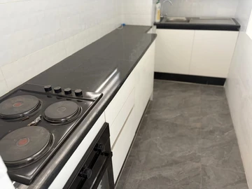 2 Bedroom Flat & Apartment