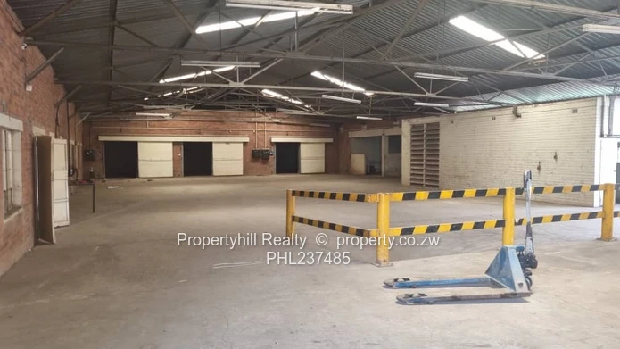 Vacant Large Warehouse  And Coldrooms/ Storage Space Available Tolet (Sole Mandate)