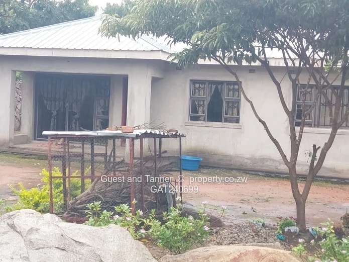 1050sqm stand in Crowhill with Partly Finished 2-Bedroom Cottage