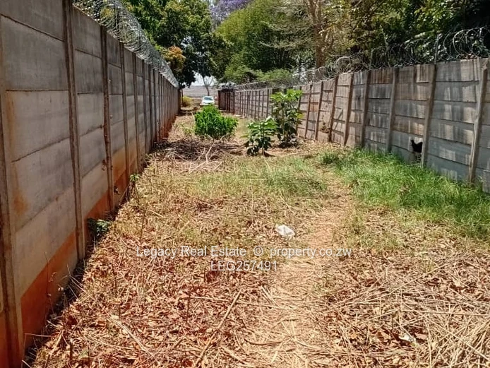 4000m² Helensvale Stand — Subdivision Ready, Walled
