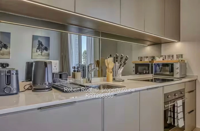 Modern, Stylish1 Bed Apartment in Rosebank (Sole Mandate)