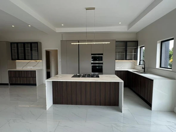 3 Bedroom Flat & Apartment