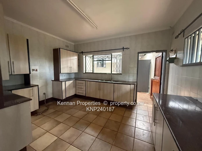 Family home with spaciouse outdoor entertainment area