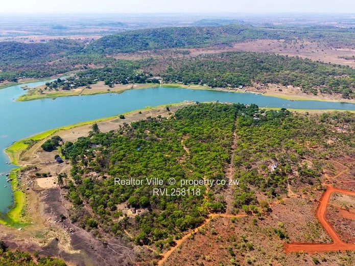 6.7ha Lake Chivero Shorefront Land — Hotel stand