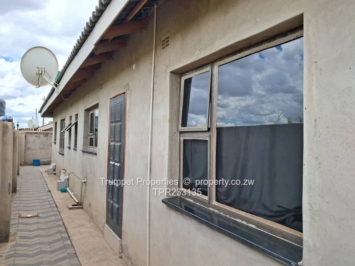 5-Bed Budiriro Home — Secure Gate, Borehole, Paved Yard