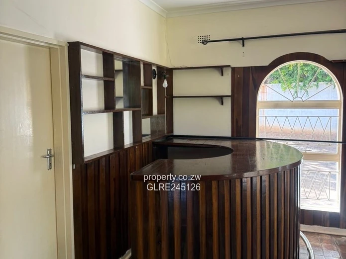 Spacious 5-Bed Greystone Park Home with Pool & Borehole