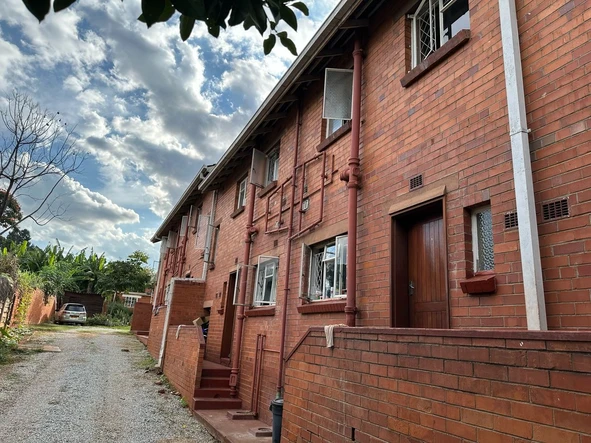 2 Bedroom Flat & Apartment