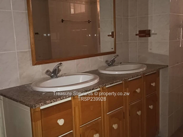 Northfields Penthouse (Sole Mandate)