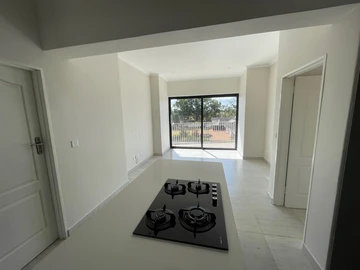 2 Bedroom Flat & Apartment