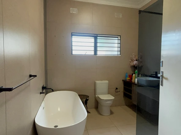 3 Bedroom Flat & Apartment