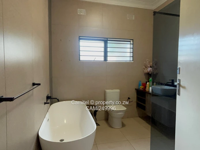 Spacious 3BR Greendale North Flat — Garden, Borehole