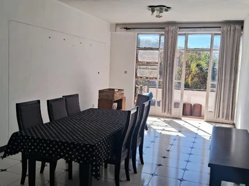 2 Bedroom Flat & Apartment