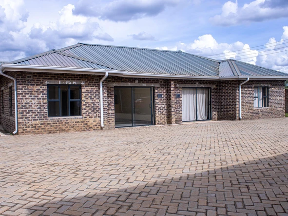 3 Bedroom Flat & Apartment