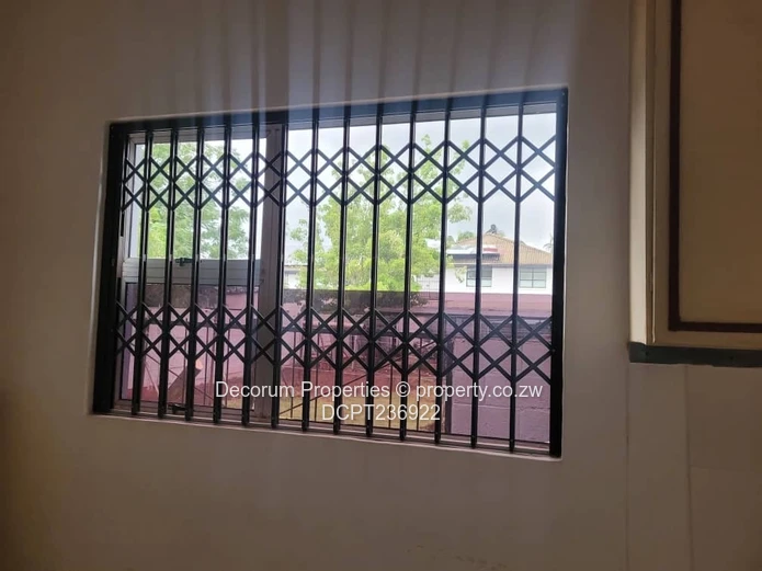 Avenues 4-bed with Borehole, Solar & Secure Garden